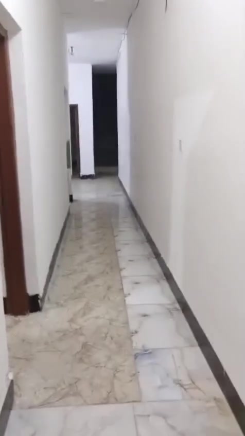 السلام عليكم بيت للبيع في التجاره قرب مولد قرب ابو حجامه البيت ١٢٥ طابو صرف غرفه كبيره صاله مطبخ استقبال كبيره طابق واحد استفسار اتصل علئ ***********
