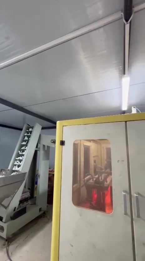 نافخة ثلاثية  فول اتوماتيك للبيع
نافخه ثلاثيه طاقتها ٢٥٠٠ الف فول اوتماتيك " مع كامل غراضه جاهزه ما بيه اي نقص من هواء وتبريد وسيركت يعني مربوطه وجاهزه من كلشي 

- النافخه تشتغل وما بيها اي خلل شرط الفحص   
* متوفر مع النافخه : 
- كمبريسر نشط 
- قانصه مال رطوبه 
- جيلير تبريد 
تواصل على رقم ***********

