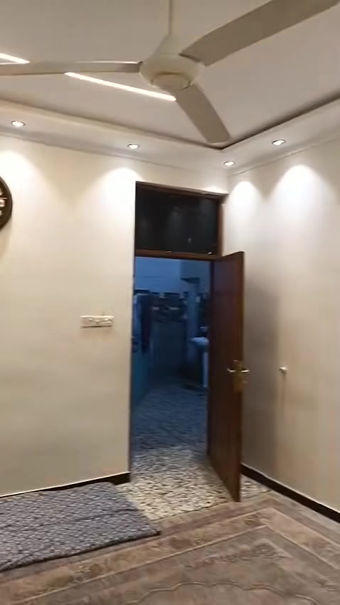 السلام عليكم
دار للبيع طابقين

الاول بلوك

الثاني طابوك

الاستكشاف منطقه (١٠٠) ثاني فرع عن الشارع العريض

للتواصل ***********

