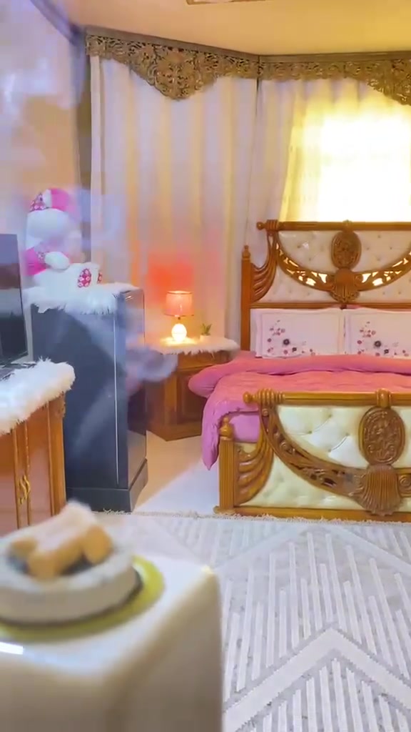 السلام عليكم تخم كامل ب200 مع طبلة وسطية 
كرسي هزاز جديد ب60
ثريات كامله ب25 الف 
مع 2 تيبلام 
واكو مديل ثاني هم 25 الف 
مع اربعة تيبلام حايط 

سبلت 2 طن للبيع ب300 وبي مجال 
تعليك غرفة 

غرفة اخشاب ثكيلة ونظيفة 100‎%‎ بمليون كلشي ما تحتاج 
وعندي كاونتر هم 

الي تحب يشوف  الاثاث الهلا بيها 
منطقة البلديات حي التجار قرب اسواق الاخوين

كل الاثاث بي مجال ونظيف 
ميز بلازمه هم للبيع

التواصل على رقم 
***********
