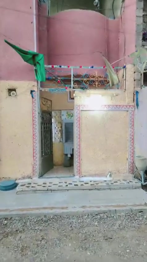 سلام عليكم بيت البيع مساحه 50 متر
طابو زراعي سند 25 قاطين 
واجهيه 4
نزال 13
مكان حي اور سبع قصور قرب حلويات الحمداني 
خدمات ماي كهرباء رصيف مجاري وتبليط راح يبلطونه هاي اليام 
طابق الول+ غرفه +استقبال+ وصاله +حمام ومنور 
طابق اثاني بيتونه+ وغرفه+ وهول+ ومطبخ +وحمام+ مشترك +
طابق الول تسليح 
وطابق اثاني اعكاده نضيف تجي وشوف البيت 
البيت كاشي وطابق اثاني اشتايكر وصطح اشتايكر 
وياه كيزر وكهربائياته وتانكي (البيت سعره 31 مليون وبي مجال شي بصيط) 
 رقم تلفون متوفر واتساب  ***********
