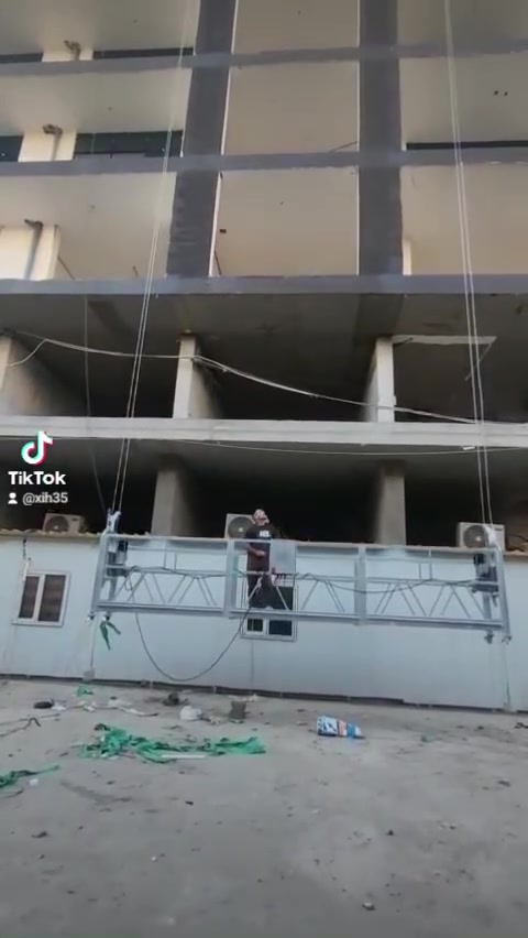 يتوفر مصاعد واجهات
ارتفاع ١٠٠ متر عرض ٦ متر 
كامل مع الثقالات 
صيني بلادي 
للاتصال ***********
