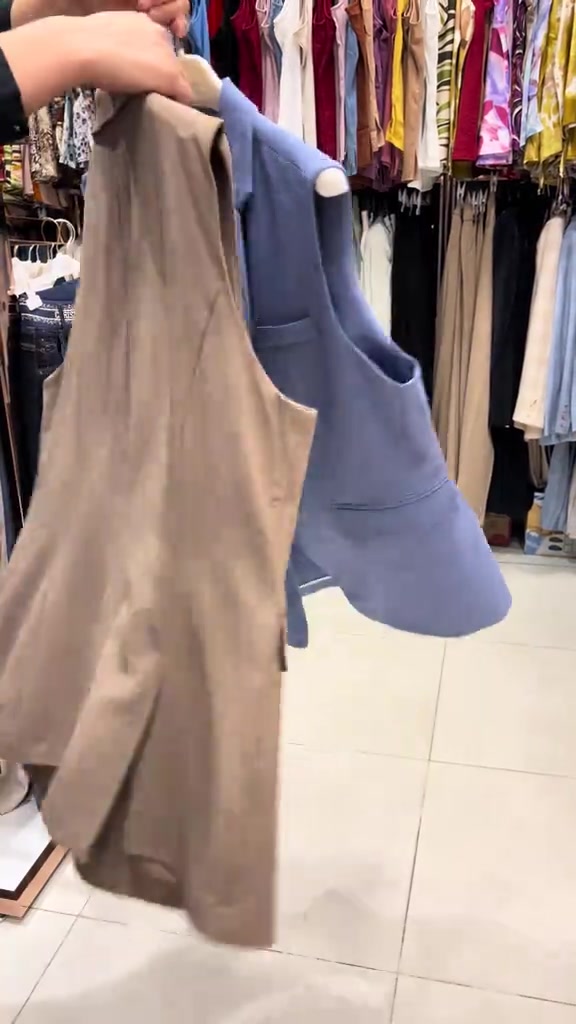‏4T4 Fashion تخفيضات…تخفيضات 🔥 العنوان: الحارثيه _بغداد مول / الطابق الاول مقابيل Lc                   المنصور مول/ الطابق الارضي  توجد خدمة التوصيل في بغداد وجميع المحافظات🚕🚕 🌸للاستفسار ارسال رسالة للبيج اوالاتصال بالرقم ***********🌸 #اكسبلور #فاشن #fashion  #ترند #الشعب_الصيني_ماله_حل😂😂 
