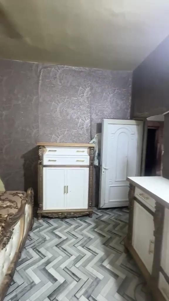 غرفة • نظيفة • تفصيل ثقيل