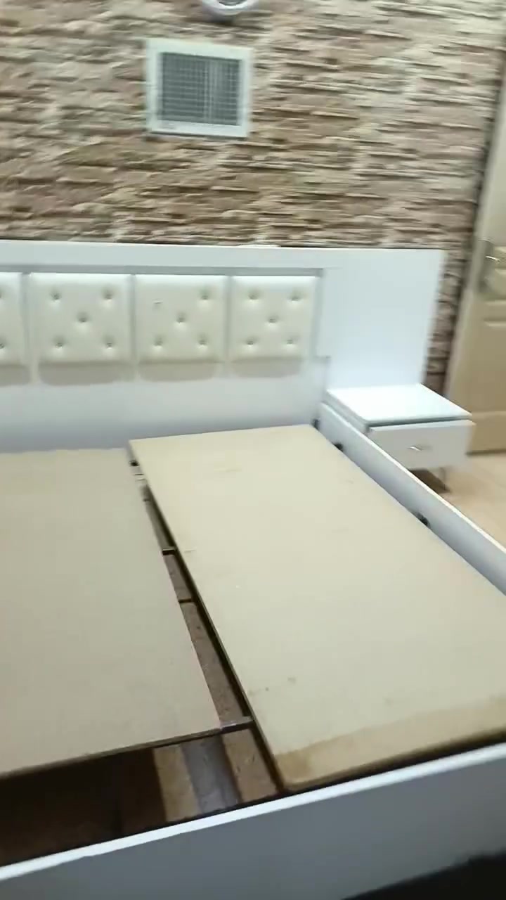 ***********

