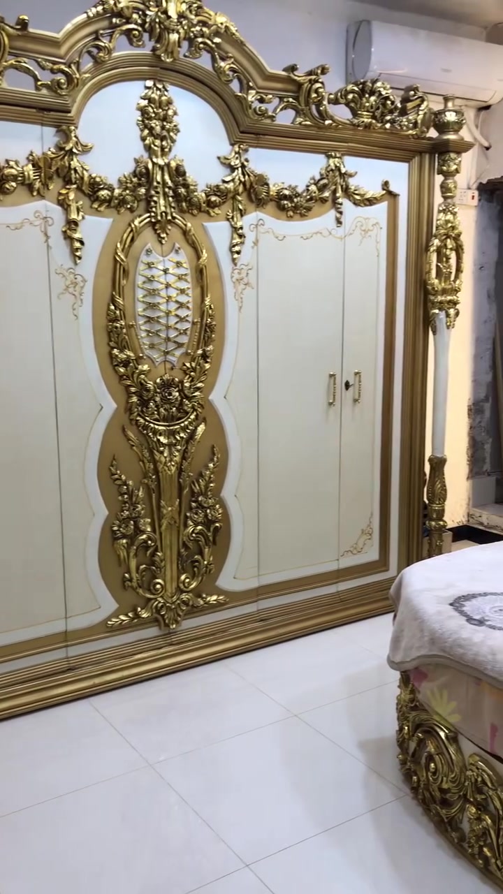 السلام عليكم غرفه مصريه ملكي خشب زان  روماني احمر من افضل انواع خشب الزان مع دوشك افضل انواع السفنج الراقي  السعر 2000،000 وبيها مجال 
 البصره القبله ***********
