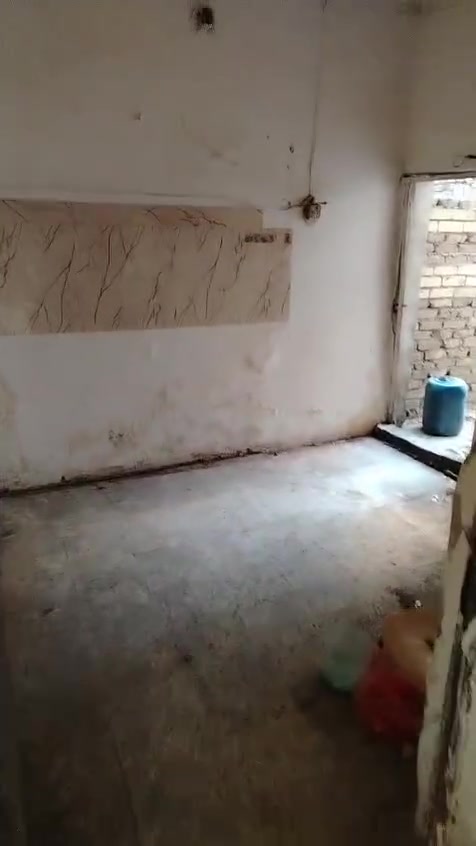 للايجار الحريه بدولعي مساحه 120متر يحتوي على غرفه وخدمات وهول جوه وغرفتين فوك يحتاجله ترميم ينكطع من الايجار سعر الايجار 500 اي استفسار ع رقم او خاص ***********
