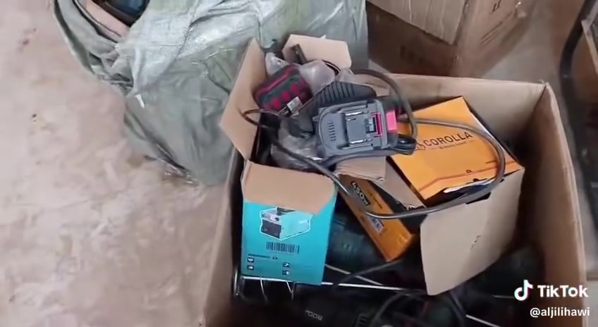 السلام عليكم ، للبيع شلعة وحدة وبسعر مناسب حلل واخذ بما يرضي الله
عدد اوربية ماركات متنوعة تقريبا كلشي موجود بيهن 
بيهن شغال وبيهن فحم 
مكاني الديوانية وعندي توصيل لجميع محافظات العراق 
***********
