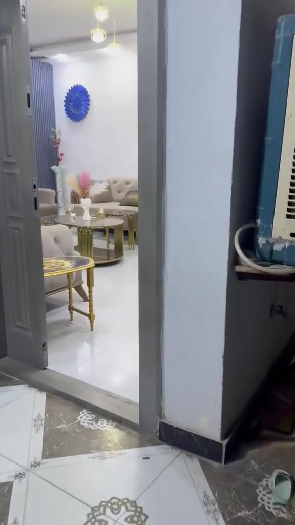 دار للبيع حي صدام ملك صرف خلف جامع القدوس 
المساحه ٢٠٠م٢ طابق واحد المشتملات كما موضح بالفديو 
للاستفسار 
***********
