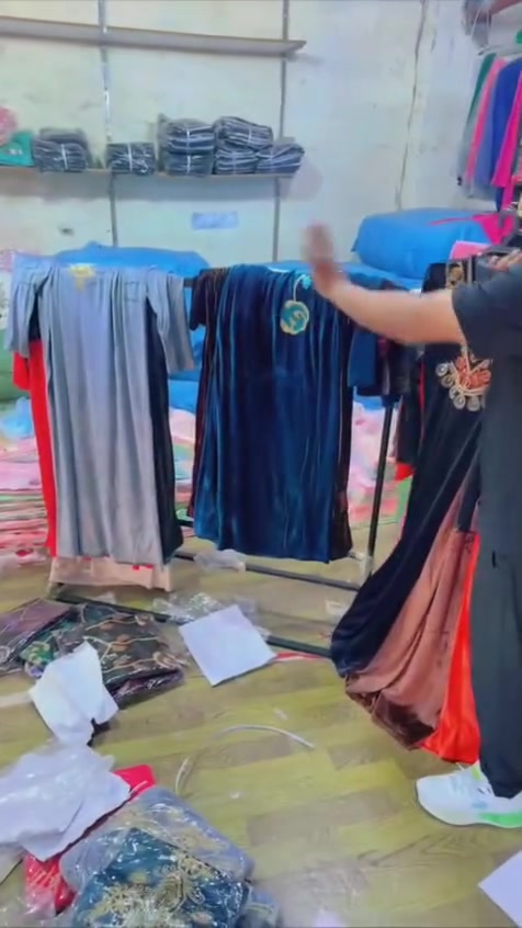#جديدنا_وصل 

دشداشة   نسائي   😍 😍

الخامه.😍قديفه ناشف  😍جلد الارنب

القياس   . L . Xl xxl 3xl .  قالب راهي 

السعر.   الدرزن.70
