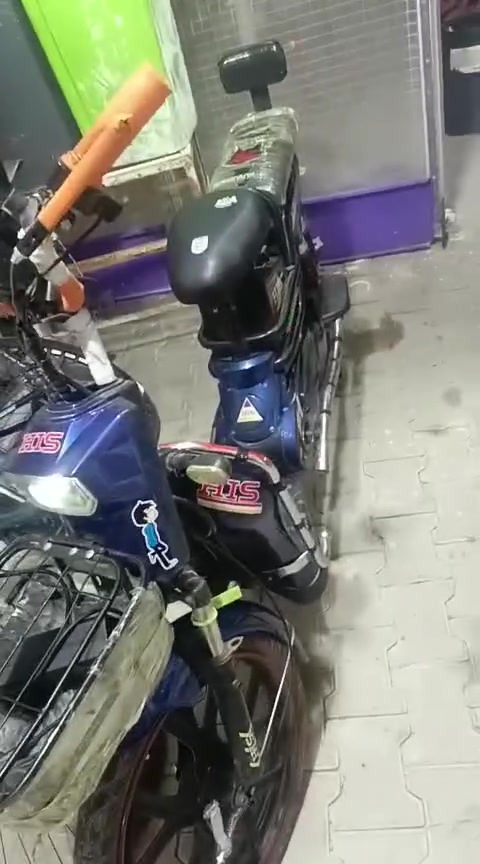 دراجه للبيع بطارياتها ضعيفه قيم بالله يرضي
