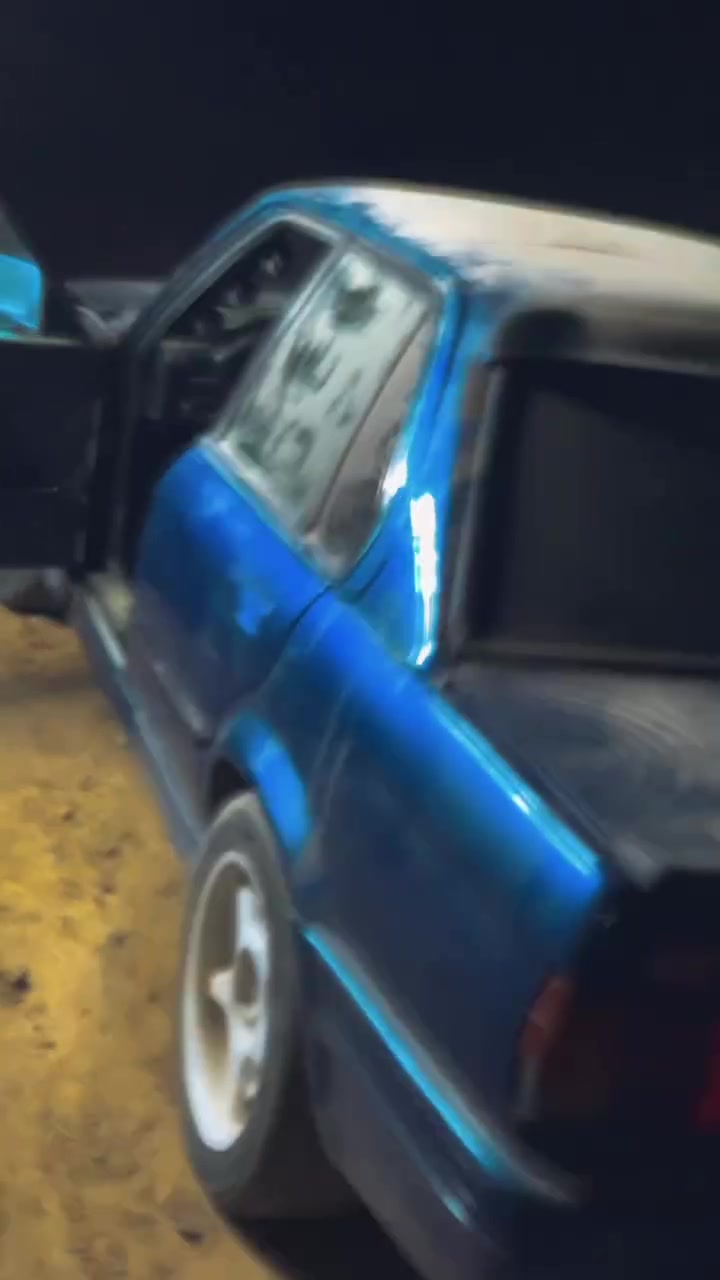 مكلف بل نشر رقم راعيه ***********
سلام عليكم BMW ,E30
زعره للبيع موديل 90 سياره كامله غرفه جديده حداديه جديده كارتون كلشي جديد مكينه دبل فانوس مسكر 25  نقصها طابوكه يعني كايمه  بس سعر 23عليهة غرامه تنزل من سعرها رقم بغداد
