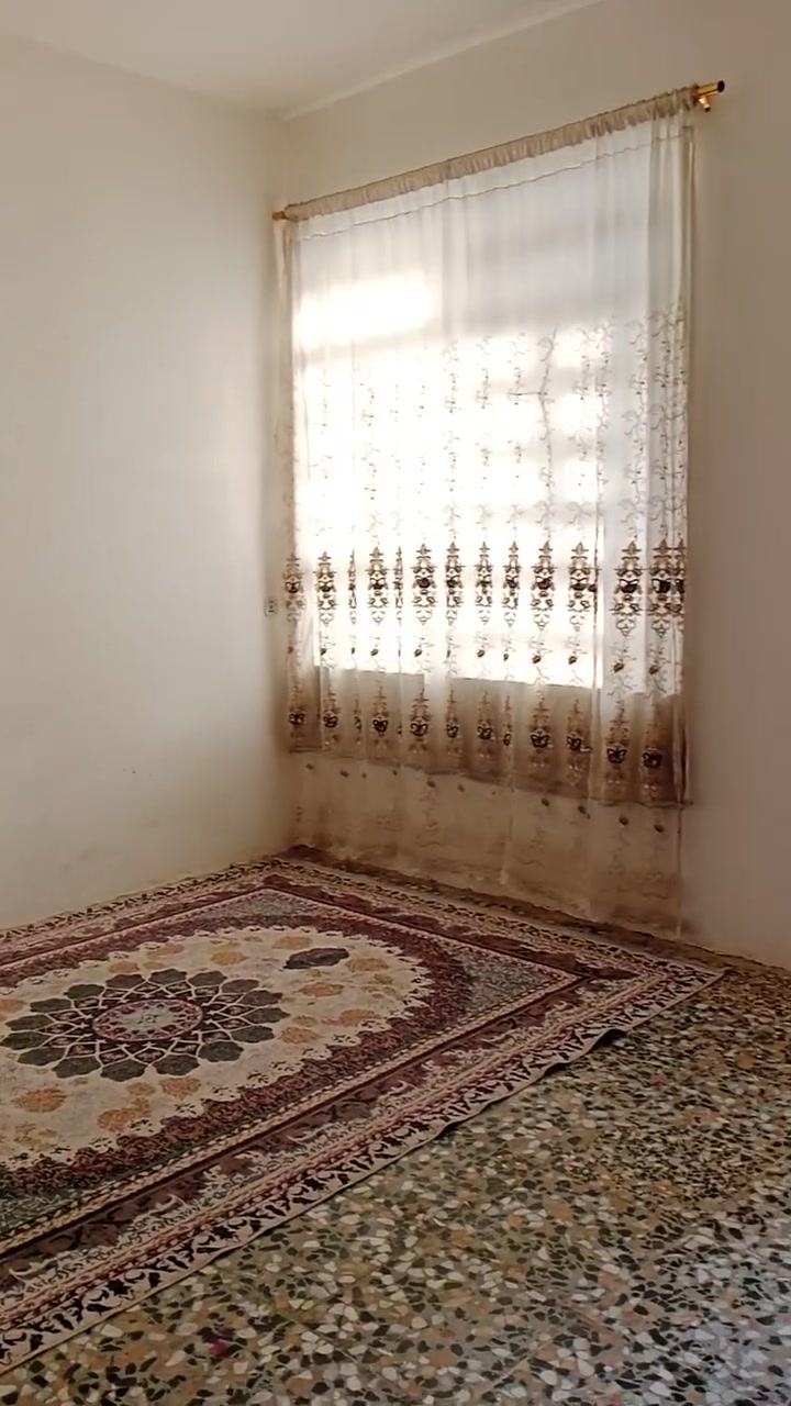 بيت مساحته 110 واجهه 10 نزال 11 بناء2026 قرب شارع العام قرب مندي الجزيرة قطاع 18 حي الأكراد قاطين درجه اولى البيت بأسمي رقم الهاتف ***********
