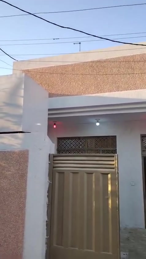 🏡 دار للبيع – فرصة مميزة

📍 الموقع: جسر ديالى – الكرغولية

🔹 المساحة: 100 م²
🔹 عدد الطوابق: طابقان
🔹 التوزيع: غرفتا نوم + صالة + استقبال
🔹 عدد الحمامات: 3
🔹 نوع السند: طابو زراعي (سند 25)

✅ بناء حديث وجاهز للسكن.
✅ يبعد 50 مترًا فقط عن الشارع المبلط (الرئيسي).
✅ تتوفر جميع الخدمات (ماء وكهرباء).
✅ قريب من المدارس والخدمات العامة.
✅ موقع هادئ ومناسب للعائلات.

💰 السعر المطلوب: 60 مليون دينار عراقي وبي مجال

📞 للاستفسار أو المعاينة، يرجى التواصل على الرقم:او مراسلة الصفحه **(**‪***********‬‏)
