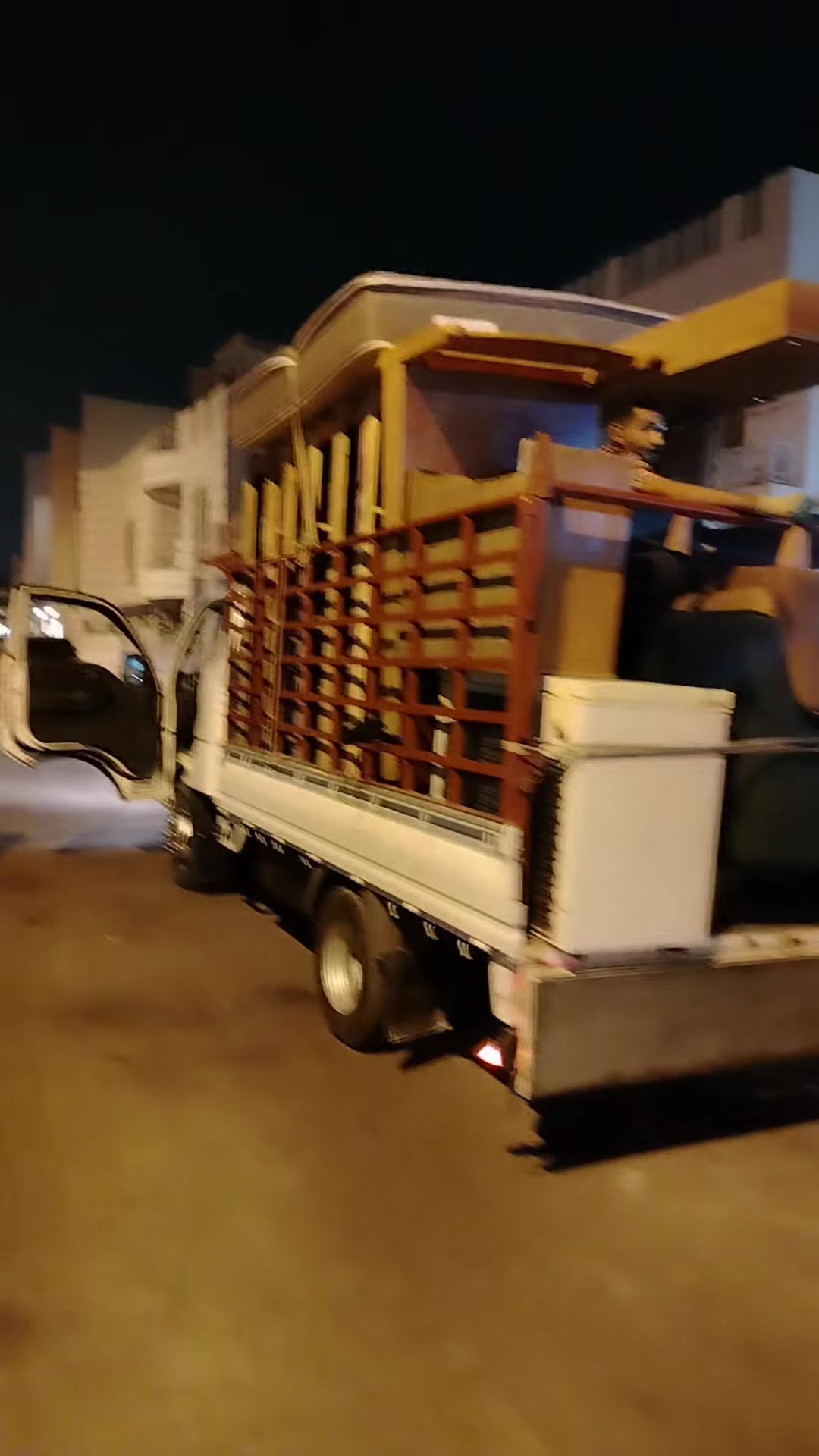 لنقل الاثاث العام🚚وتحويلات من بيت لبيت اخر🏠كادر متخصص بنقل الاثاث👷من سياره(كيا...وعمال 🌟ونجار🪚 لفتح وشد   الغرف(عراقيه-تركيه) مع فتحوشد الأجهزة الكهربائية ⚡️...  .. واذا تحب تغلف غراضك احنا *********** حاضرين🗞️ عليك بس تتصل📱
متوفر( --واتس اب)  او التصال نتشرف بحضرتكم 🌺
