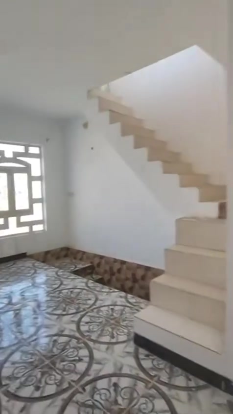 بيت للبيع 50متر بالنداء طابقين غرفتين و صالتين و صحيات بمنطقة الثمانيه و خمسين
الرقم ***********
