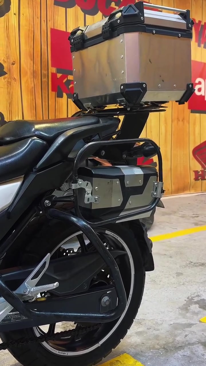 🔥 هوندا NC700 بأفضل سعر على مستوى العراق! 🔥

إذا كنت تبحث عن دراجة تجمع بين الاعتمادية، الاقتصاد في استهلاك الوقود، الراحة، والأداء العملي… فهذه هي فرصتك!

🏍️ Honda NC700
✅ محرك اقتصادي وقوي
✅ قيادة مريحة داخل المدينة وعلى الطرق السريعة
✅ مساحة تخزين عملية مدمجة
✅ اعتمادية هوندا المعروفة وجودة لا تُضاهى.

💰 بأنسب سعر على مستوى العراق

📩 لمعرفة السعر اكتب الحرف (N) في التعليقات أو أرسل رسالة، وسيصلك السعر مباشرة.

⏳ لا تفوّت الفرصة… الكمية محدودة والعرض لفترة محدودة!
سنتر الادفنجرز… حيث تبدأ رحلتك بكل ثقة.

📞 المبيعات: *********** 
🔧 الصيانة: ***********

📍العنوان:بغداد–الكريعات–شارع النهر– قرب شارع 10

لوكشين السنتر 

https://maps.app.goo.gl/YEQ3vSZAWeigeCvu6

اوقات الدوام الرسمي جميع ايام الأسبوع 
من الساعة00 :10 صباحا  الى الساعه 8:00 مساءا 

بيع بلنقد  والاقساط - توصيل الى جميع المحافظات 

رابط صفحة التلكرام للاكسسوارات والأدوات الاحتياطية 
https://t.me/center_adv

رابط صفحة الفيس بوك 
https://www.facebook.com/share/14HSzPrKdia/?mibextid=wwXIfr

رابط صفحة الانستكرام 
https://www.instagram.com/adventures_center_iraq?igsh=MWU4bjgyYjRzcHR0Ng%3D%3D&utm_source=qr

رابط صفحة التيك توك 
https://www.tiktok.com/Adventures Center - سنتر الادفنجرز?_t=ZS-90fFNnnjYVs&_r=1

#دراجات_العراق #دراجات #بايكرز_العراق #العراق #بغداد_العراق
