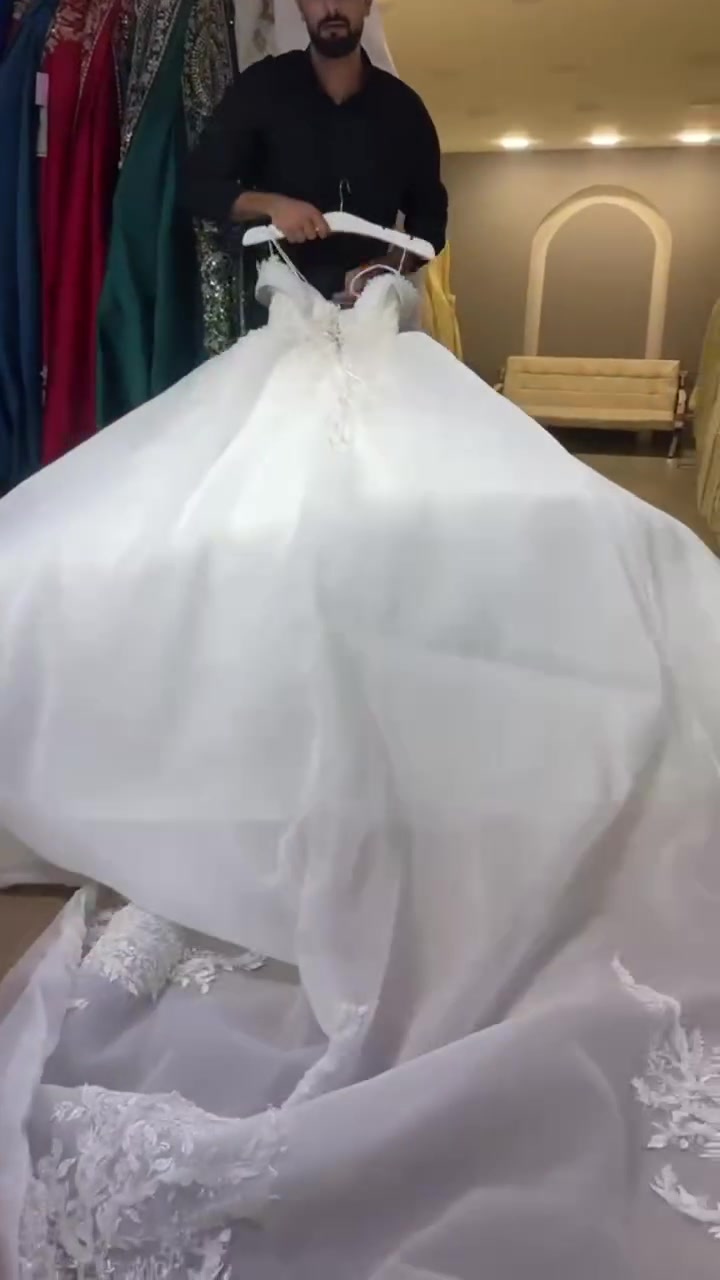 السلام عليكم بدلات زفاف للبيع سعر القطعه 25 الف نضيفات
واتساب ***********
