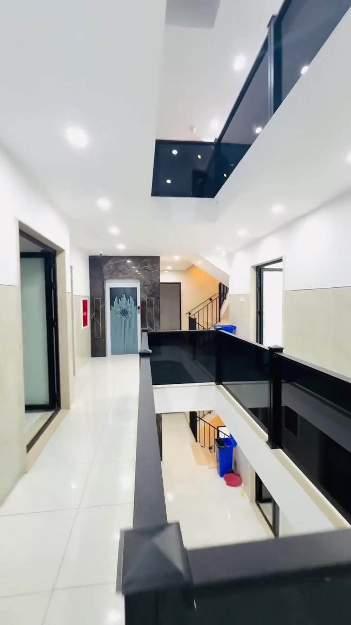 🏢 بناية تجارية حديثة للإيجار – بغداد
📍 الموقع: بغداد – حي القاهرة – سوق علي نعمة
🏢 البناية: حديثة البناء 2026
🔹 3 طوابق
🔹 12 قاعة/غرفة كل طابق يتكون من 4 قاعات 
🔹 مناسبة للعيادات والمراكز الطبية والمكاتب والشركات 
🔹 صحيات (WWC) لكل طابق وقاعة
🔹 منظومة كاميرات مراقبة متوفرة داخل البناية  
🔹 منظومة إطفاء وحماية من الحريق
🔹 تتكون بناية من مصاعد  داخلي حديث وخارجي لنقل  الأغراض وتحتوي البنايه  على  سلم الأمان
🔹 موقع مميز وسهل الوصول

📸 الصور والفيديو توضح تفاصيل البناية من الداخل والخارج.
📞 للاستفسار والحجز:
***********

📩 للمزيد من التفاصيل راسلنا على الخاص

#بناية_للإيجار #بغداد #حي_القاهرة #سوق_علي_نعمة #عقارات_بغداد #للإيجار
