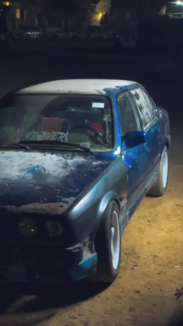 مكلف بل نشر رقم راعيه ***********
سلام عليكم BMW ,E30
زعره للبيع موديل 90 سياره كامله غرفه جديده حداديه جديده كارتون كلشي جديد مكينه دبل فانوس مسكر 25  نقصها طابوكه يعني كايمه  بس سعر 23عليهة غرامه تنزل من سعرها رقم بغداد
