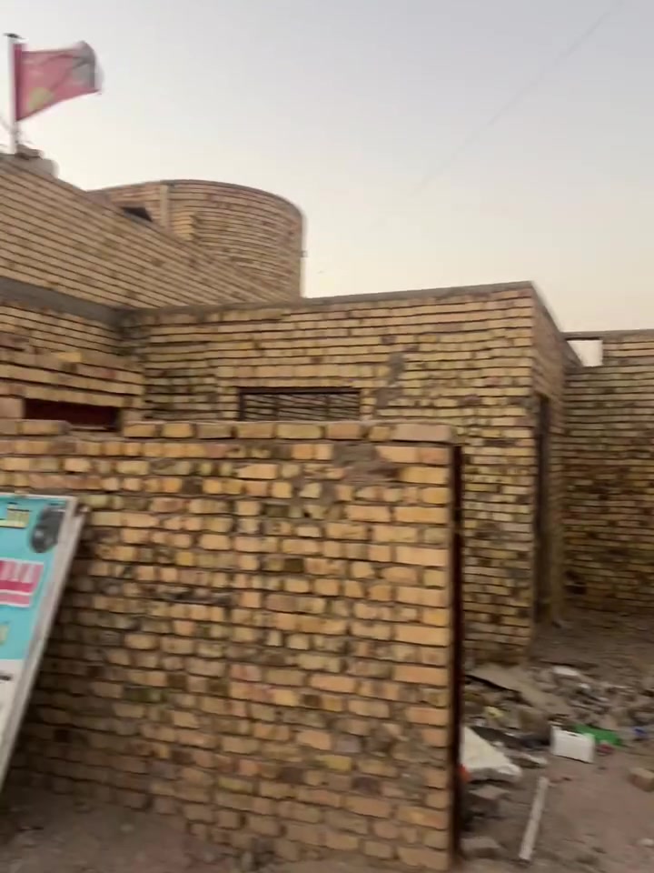 سلام عليكم هيكل البيع مساحه 200م مكانه احي الموضفين بل 5تالف الهيكل رقم وسعره 33 وبيه مجال/***********

