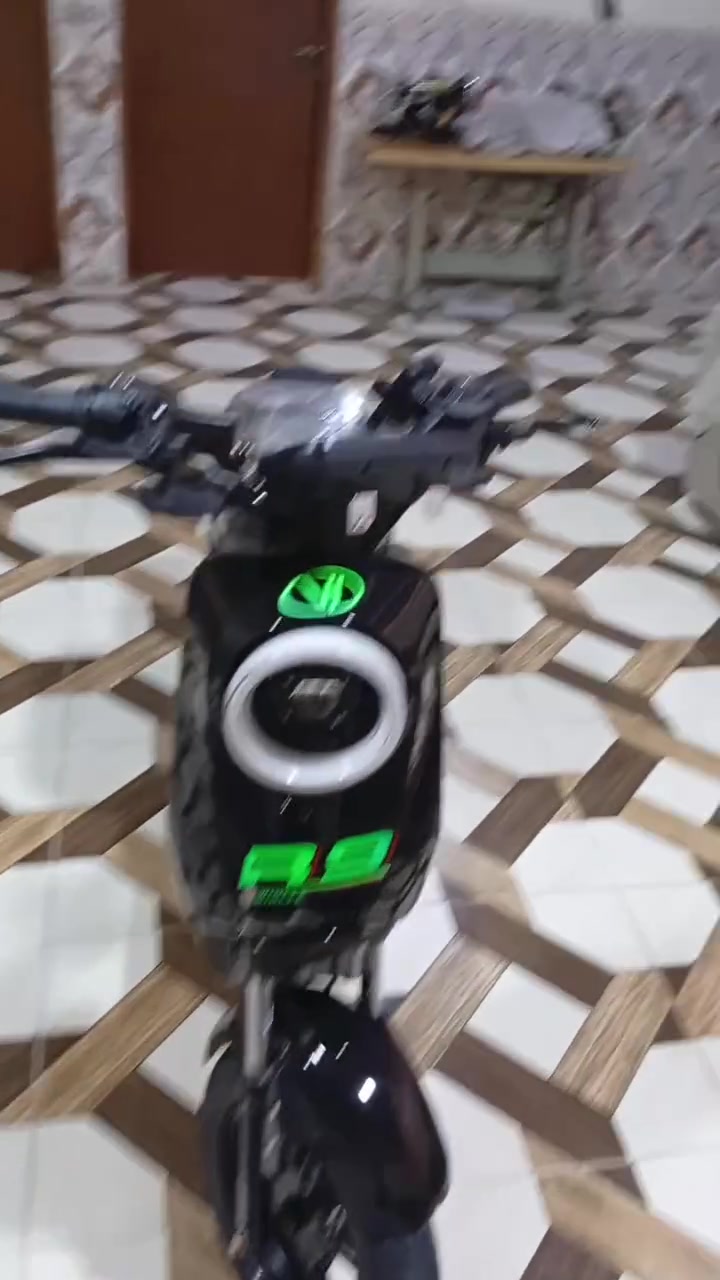 هالسلام عليكم شباب دراجه شحن R9 كلشي شغال ما مستعمله اقل من شهر من مستعلمه وشلعتها مفوله كلش قويه شلعتها.. السعر 425 وبيها مجال رقم واتساب  ***********

