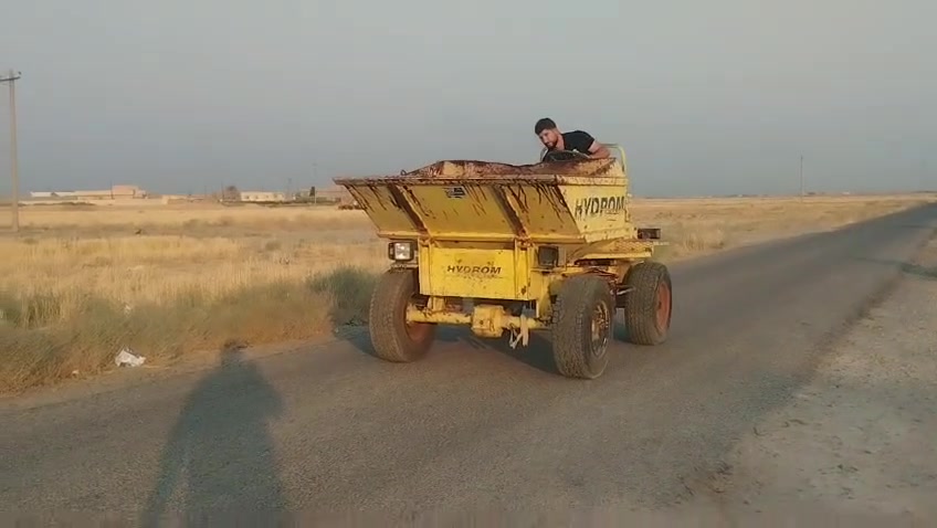 سلام عليكم دنبر درجه اوله للبيع دبل اكسر قفل 4وياله هيدروليك 
محرك 3بستم  شرط جديد سلف دينمو جديد لايت عالي ناصي 
كهرابائيات كلها جاهزه:: 
العنوان صلاح الدين سامراء 
لتواصل ***********
