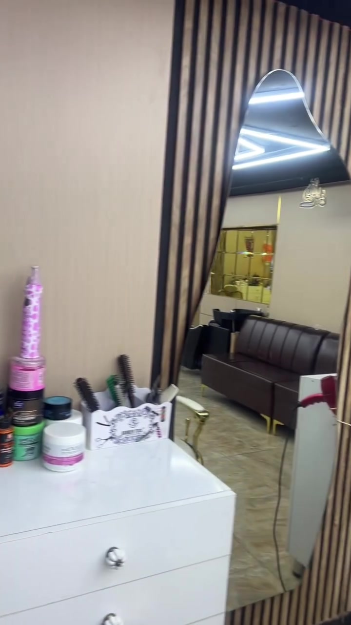 💈 إعلان توظيف – مركز برلين للحلاقة وعناية البشرة 💈

يعلن مركز برلين للحلاقة وعناية البشرة عن حاجته إلى حلاق محترف ذو خبرة في مجال الحلاقة الرجالية.

✂️ يشترط:
• خبرة جيدة في القصات الحديثة والكلاسيكية
• إتقان التدريج وتنسيق اللحية
• الالتزام والنظافة وحسن التعامل مع الزبائن
• الجدية والالتزام بالعمل

📍 موقع مركز برلين: حي الخضراء – بناية جم إنفنتي، خلف مطعم تبولة لبنان.

للمهتمين، يرجى التواصل معنا والاستفسار عن تفاصيل العمل.***********
