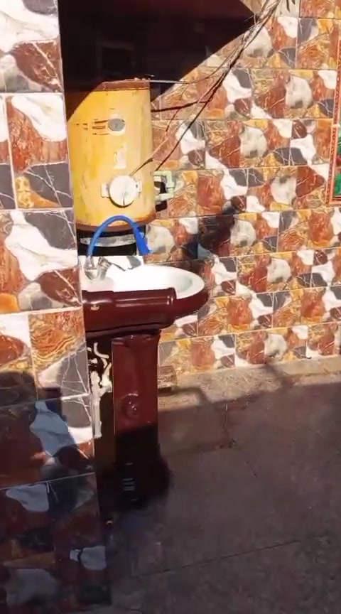السلام عليكم عندي مشتملين للبيع واحد بصف الثاني وثنينهم طابو صرف بأسمي للبيع الموقع قريب ع الشارع العام اول فرع بعد الشارع الخدمي مقابل المسبح للاتصال***********

