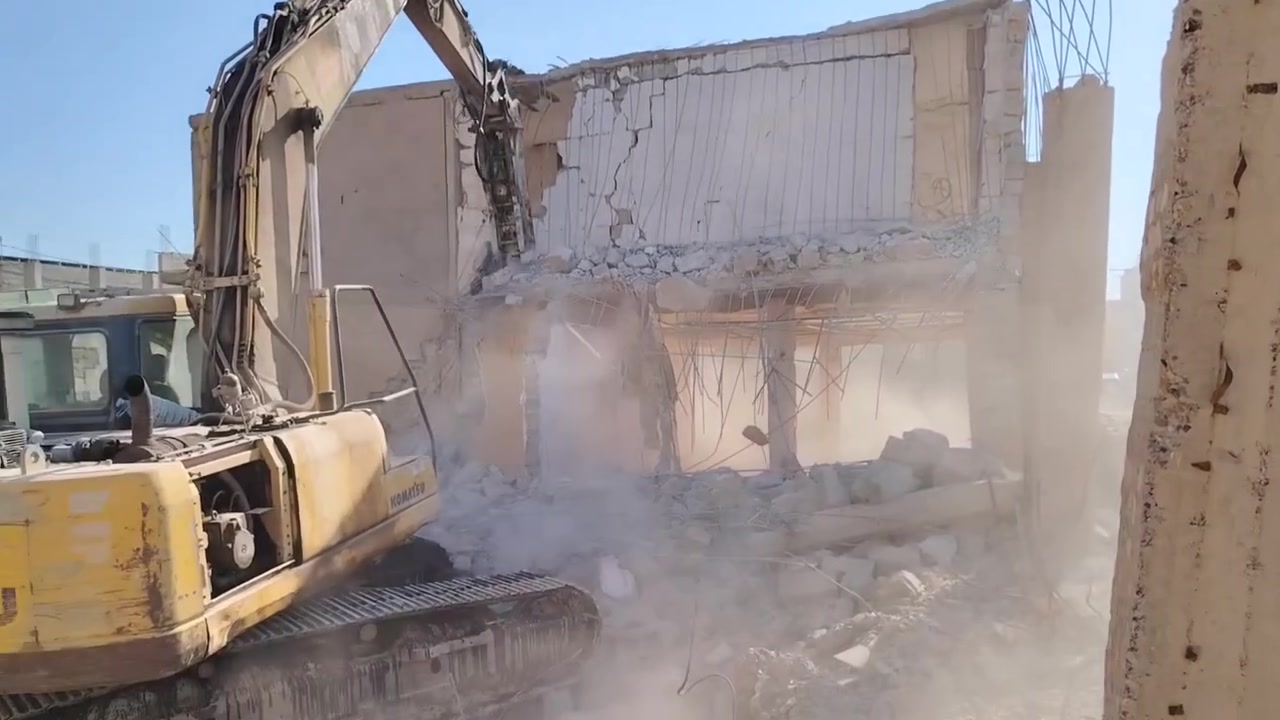 يوجد نقار واليات كامله لتفليش الدور ورفع النقاض حفر أساس تصفير القطعة نسلمك كاع بيضاء مقابل ناخذ شيش الحديد فقط   اي استفسار أتصل ***********  ## ***********

