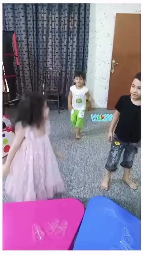 فعاليات اطفالنا الحلوين لهذا اليوم: 
> يومنا اليوم مليان طاقة، حركة، وفرح ما ينصفه الكلام! 🎪🎈
> عشنا ويا أبطالنا أوقات تفاعلية مميزة؛ بين الألعاب الحركية اللي تنشط أجسامهم، والأنشطة الجماعية اللي تعلمهم روح الفريق وتخلّي الضحكة ما تفارق وجوههم 🥰🎨
> نحرص بكل يوم نبتكر أجواء جديدة تخلّي روضتنا المساحة المفضلة لأطفالكم 💕🧸
> ✨ روضة وحضانة أحلام الطفولة
> 📍 العراق: كربلاء - الحر - شارع السايدين (مقابل مدارس سيد الماء)
> 📞 للاستفسار والتسجيل:
> * ***********
> * ***********
>
