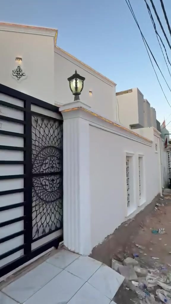 النجف الاشرف /حي ميسان/ بيت مساحة200 م  بداية شارع الزوار ، يبعد عن شارع 60 حوالي 400 م فقط ، بناء طراز حديث VIB  درجة اولى ، يباع مع الأثاث  السعر 100 مليون فقط . مراجعة مكتب الثقه بإدارة أبو حيدر العبودي هاتف ***********
واتساب انستگرام  
والمشتري يدلل علينا 🙏وحياكم الله 🙏
