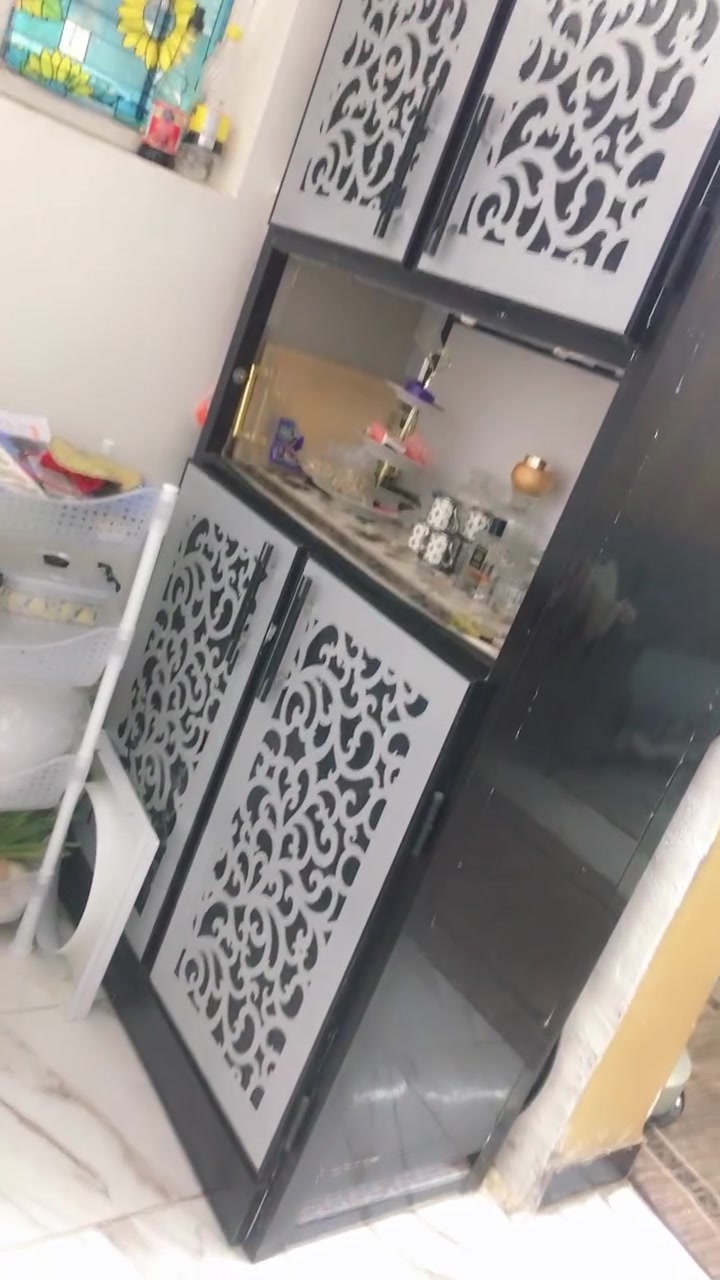 للبيع كاونتر ثلاث قطع المنيوم 300 وبيها مجال***********
