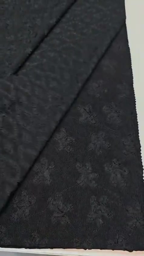 فكرو أسود • نقشة بارزة • بالات