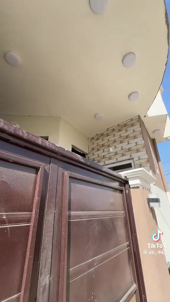 🏡 دار سكن – سند زراعي

📍 الموقع: قرب شارع الحولي، خلف مجمع التسجيل العقاري
📐 المساحة: 100 م²
🏗️ بناء حديث – غير مسكون

🔹 يتكون من:
استقبال | صالة | غرفة نوم 🛌 | مطبخ | حمامات | طارمة | 🌿

💰 السعر: 55 مليون

🏢 مكتب الدناني للعقار
📞 ***********
