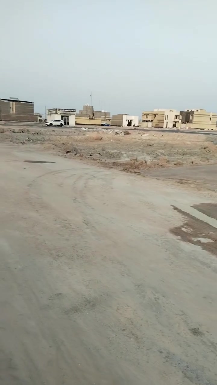 الفردوس خلف الرياضيه • ٣ طوابق • شقل درجه اولى