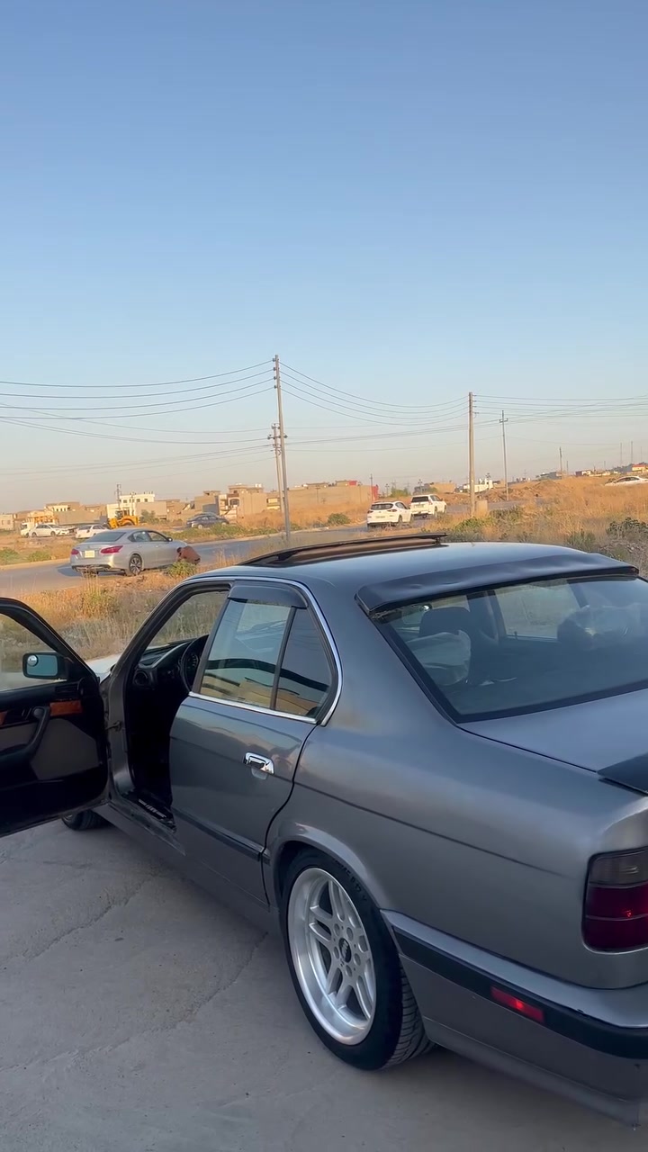 Bmw 520 كبس دجتال
فول مواصفات فقد كير عادي
رقم و سنوية جديد
تبريد شغال 
تكوة كشن
سلايد
ويل M
اضافة منضومة غاز
سعر 45 مجال

رقم اتصال + واتساب ***********
