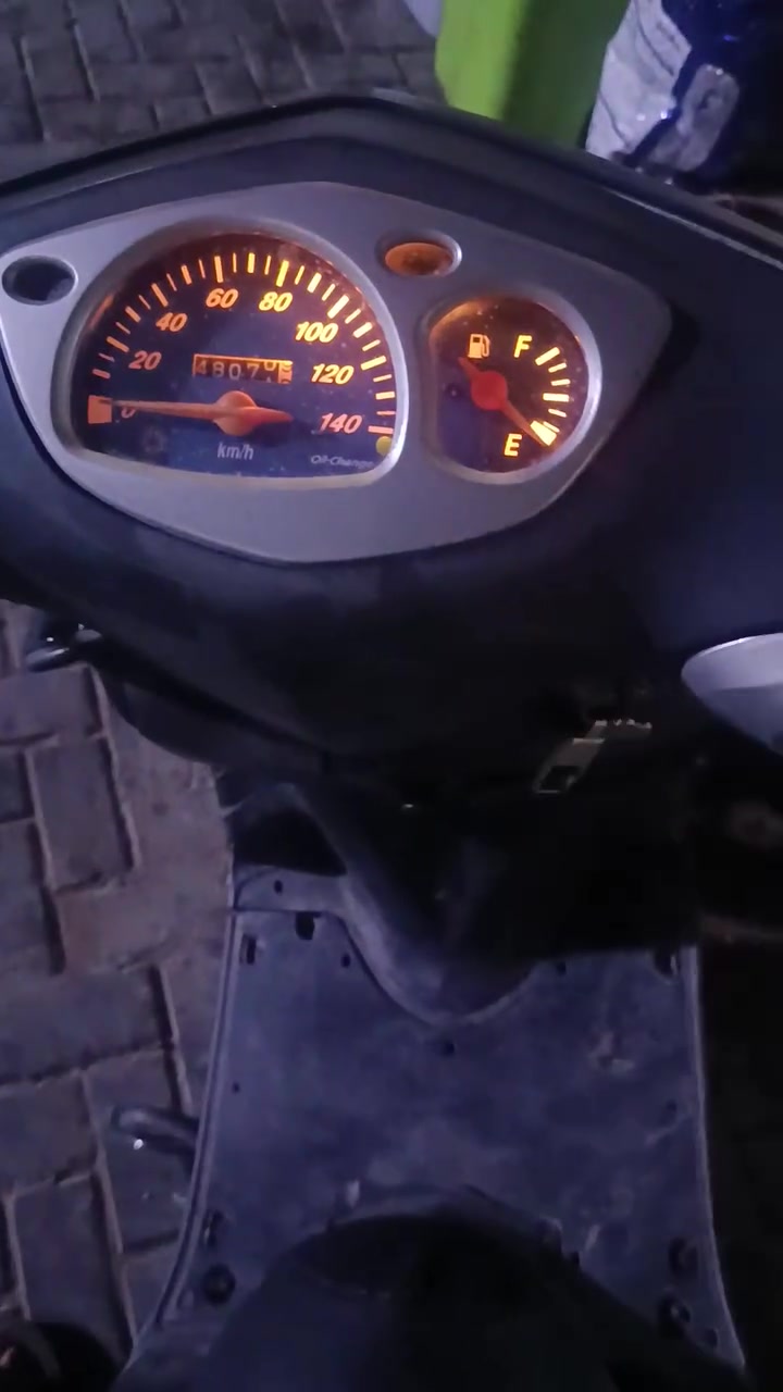 سكنس نثية 140 نكرة سلف مجفت قبل شهر البارحة بدلت دهن كهربائيات كلها شغالة بس الكلوب الامامي يرادلة تبديل السعر 350 مكاني بغداد الحرية الثانية الرقم للتواصل ***********
