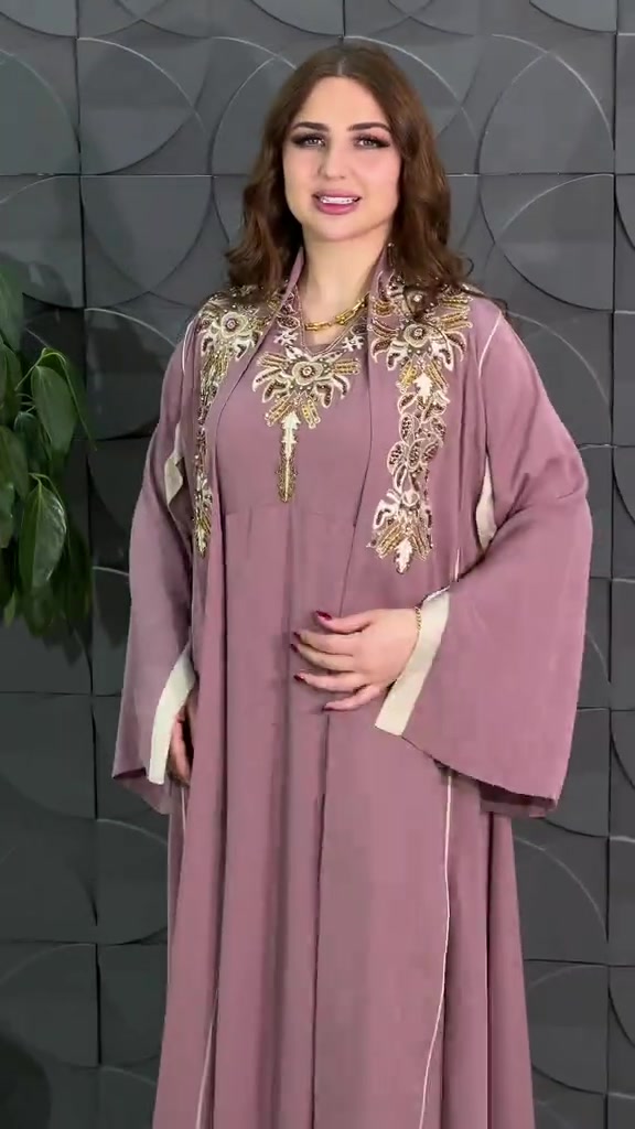 عباية • فستان • وردي