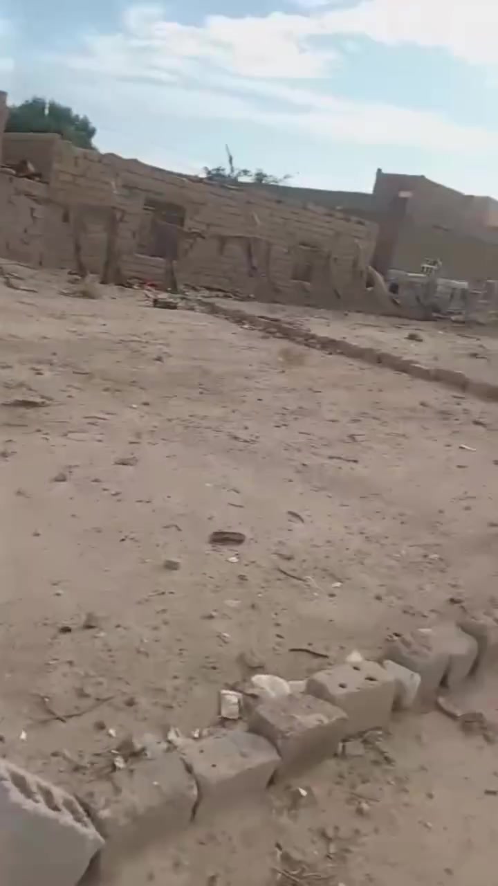 خلف المواكب • عمود ٦٩٠ • ٢٥٠م