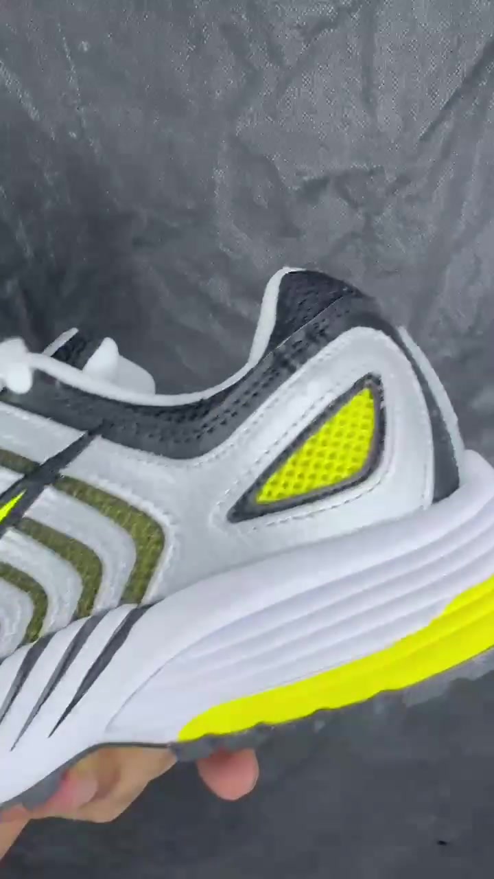 حذاء نايك فيتنامي اصلي قاعدة الترا بوست جلاتين. السعر 30 الف. قياس 42 لون بنفسجي وبي لون اصفر كما موضح في الصور والفديو .جلد نسيج خفيف الوزن خاص او على الرقم ***********
