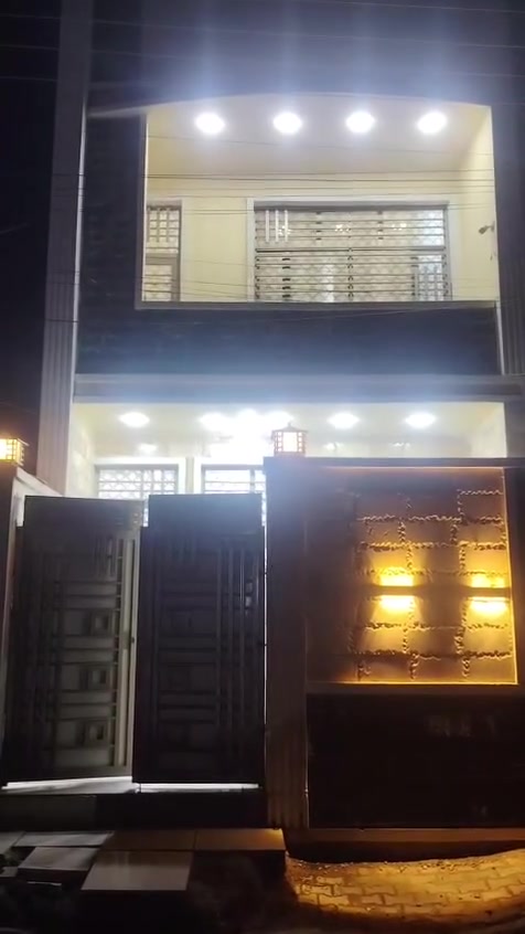 بيت للبيع
مساحة 100 متر واجهة 5 نزال 20 
الواجهة حجر و البيت عالي عن الشارع
الطابق الأول استقبال و حولي و غرفة نوم و صحيات خارجية و داخلية
الطابق الثاني غرفتين نوم و صحيات
المكان المخابرات شارع الضغط رقم القطعة 28273 البيت بناء حديث نهاية سنة 2024 و كلشي موضح بالفديو و السعر 125 مليون و بي فرق بسيط للتواصل *********** أو ماسنجر
