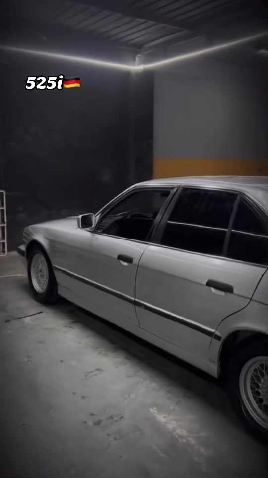 BMW🇩🇪
مۆدیل 1991 
525گێڕ عادی
ئاڕم پلاستیک دهۆک 
گێڕ و مەکینە بەشەرت
ویل حەسیر 4 تایە حەفتەیەکە بەستراوە
لایت ئەڵقە
دەعامی پشت و پیشی Mە
تەبرید سارد و گەرم 
بێ مەسرەفە  تازە ڕونی گۆڕاوە. 
سعری ٣٤ وەرەقە یەک تۆز معامەلە 
شوێن.  کۆیە 
***********
