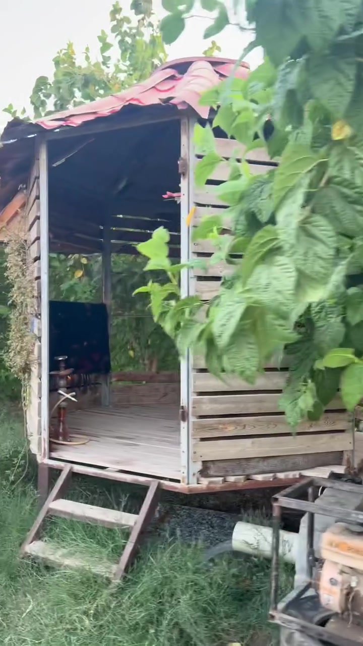 سلام عليكم للبيع دونم ونص طابو سند ٢٥ زراعي مخدومه ومبستنه بالكامل شارع تبليط موقع جدآ مميز من حيث الهدوء والقرب من الشارع ترهم سكن أو مزرعه السعر مناسب العنوان بغداد المدائن قرب شارع سيد علي للاستفسار الاتصال  *********** /***********
