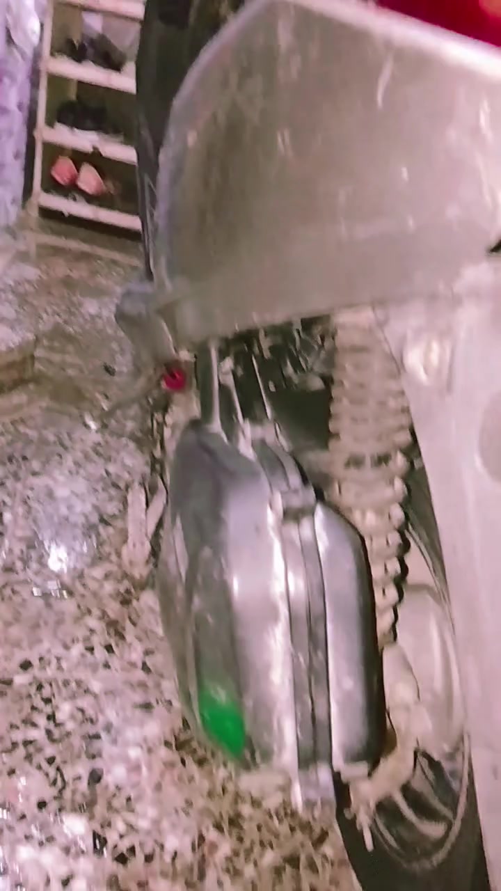 سلام عليكم شباب عندي دراجة بريز للبيع ابيعهة كوم حديد سعر 250وبيهة مجال دراجة مجفتة جديد شركت تايوان***********
