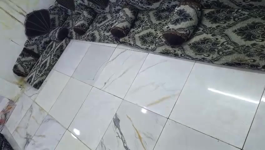 جلسه للبيع نضيفه 125 وبيه مجال العنوان نجف قرب شارع المدينه
