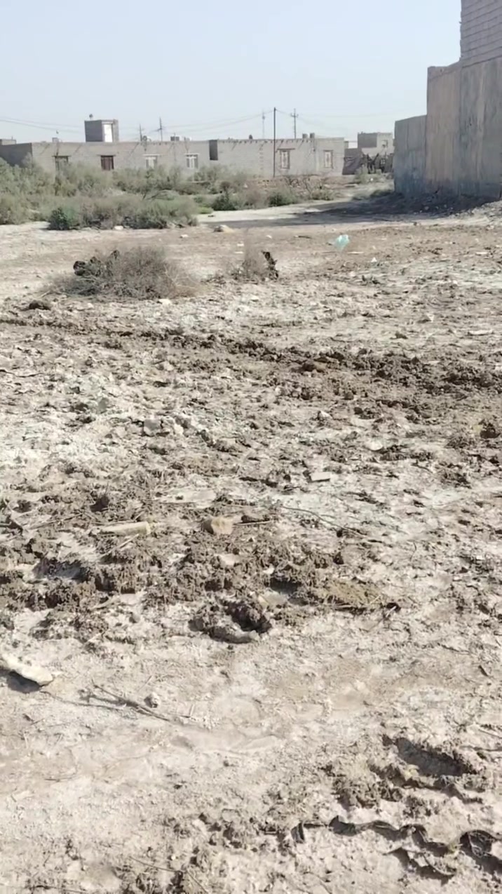 السلام عليكم
قطعه زراعيه البيع بل بدعه وره محطه غاز برغي 
جوه صير بين شارعين
مساحه 300
واجهيه 10نزال30
كهرباء قريبه عليه الماي بوري رئيسي موجود بس بعد ما منزلين بواري بل افرع 100متر تقريب ماي عليه ***********صاحب قطعه
