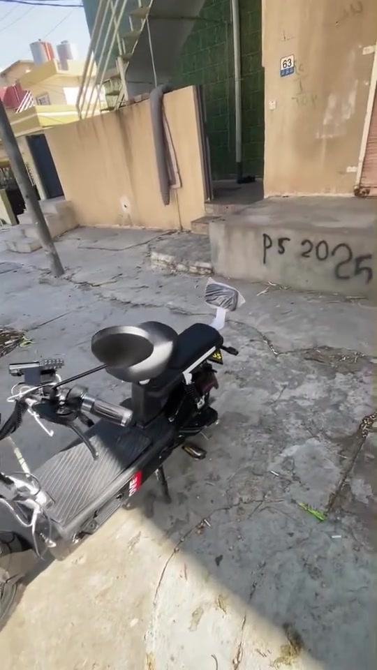 کاکە سڵاوی خواتان لێبێت ئەم پاسکیل شەحنەمان هەیە بۆ فرۆشتن سمارت کارتە شەغالە سویچی زیایەشی لەگەڵە٤پاتری لۆکی لەسەرە لە سلێمانی ڕەقەم***********
