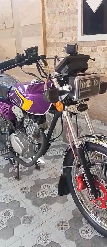 سلام عليكم دراجه تايكر مديل ٢٦
دراجه جديده كلهه شغاله   السعر ٦٧٥ الرقم ***********
