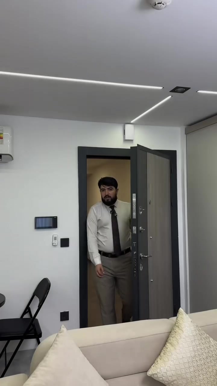 🔥 شقة VVIP للبيع في قلب أربيل 👑

✨ من تدخلها تعرف الفرق… فخامة من أول تفصيل!

🏡 غرفة وصالة مؤثثة VVIP
💎 أثاث زيرو – فاخر وراقي جداً
📐 87م² | 🏙️ الطابق 14
📍 المربع الذهبي – مقابل إمباير

🏢 موقع راقي وخدمات متكاملة داخل المجمع:
🛡️ أمن وحماية 24/7
🚗 مواقف سيارات
🏋️ نادي رياضي
🍽️ مطاعم وكافيهات
🛍️ محلات وخدمات متنوعة
🚗 موقع قريب من أهم مناطق أربيل

💰 السعر: 58,500$ فقط
🤝 قابل للتفاوض للجادين
💵 ومتوفرة للإيجار بـ 500$

📞 للاستفسار والحجز:
***********
***********

🏢 شركة عقارات زهرة المدائن | محمد عمر 

✨ للشخص اللي يعرف قيمة الموقع والفخامة… هاي فرصتك.
